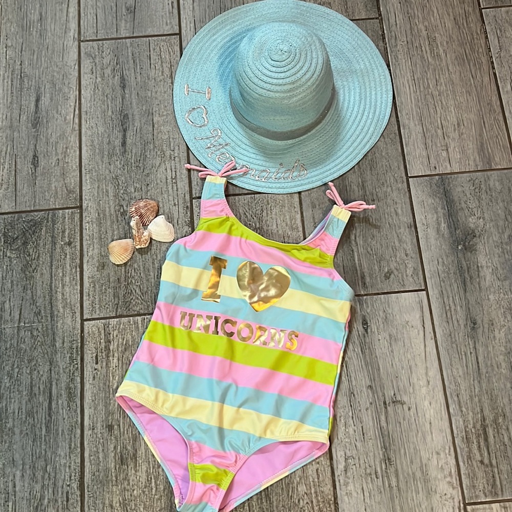 Adorable new no tags swim set. Mermaids and unicorns. A girls best friend! Sz 10